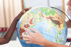 Dziecko poznaje świat. Mapy i atlasy geograficzne dla dzieci – przegląd propozycji