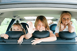 Jak przewozić dziecko w samochodzie? Garść porad na bezpieczną drogę
