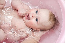 Jak się przygotować do pierwszej kąpieli noworodka?