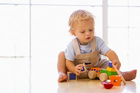Drewniane zabawki dla rocznego dziecka – ranking 12 produktów, które zasługują na szczególną uwagę