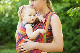 Chusta do noszenia dziecka – czy warto nosić dziecko w chuście?