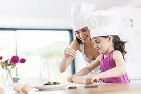Mały szef kuchni – jak włączyć dziecko do pomocy w kuchni