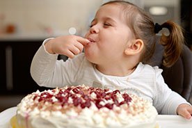 Zdrowe zamienniki słodyczy. Czym zastąpić cukier w diecie dziecka?